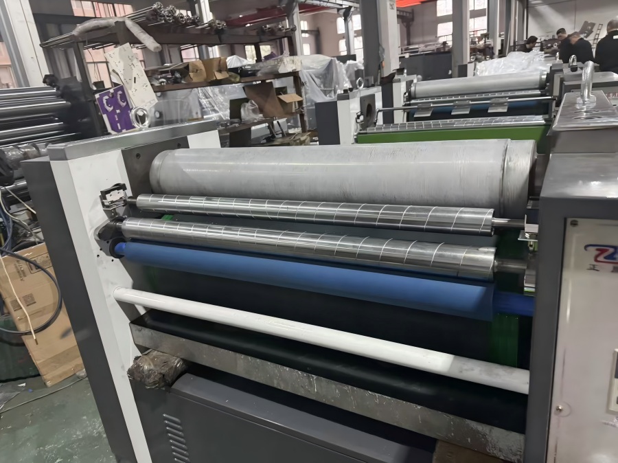 NEW STAR'ın YF-920C Endüstriyel Sınıf Kabartma Makinesi üretimde!