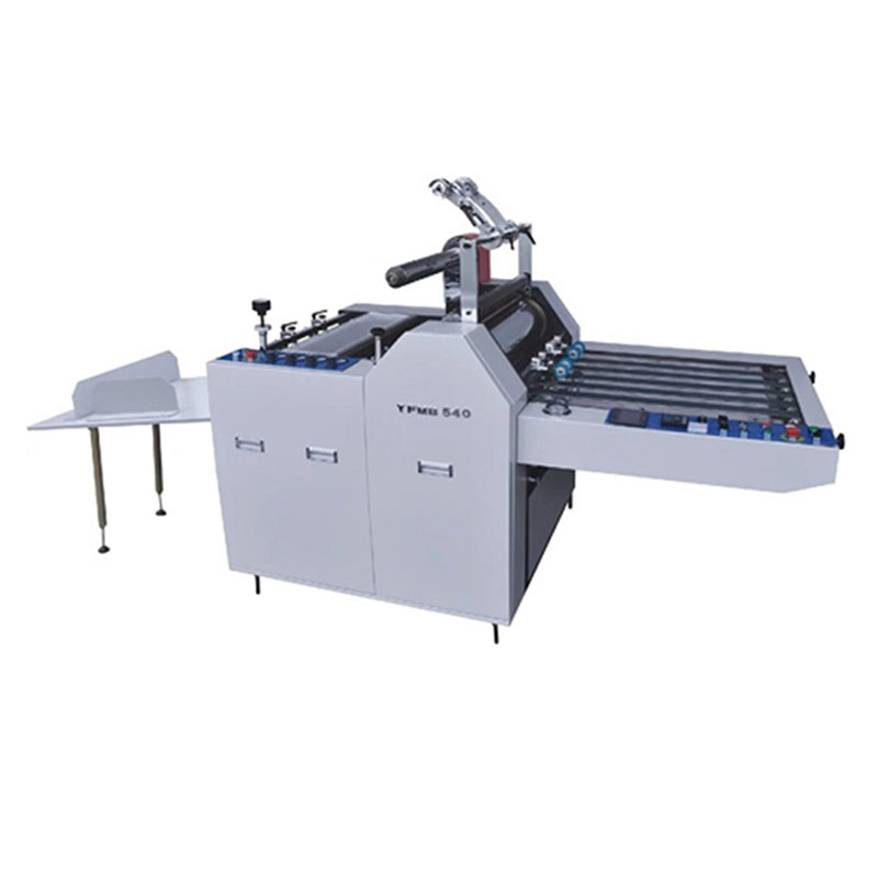 Küçük yarı otomatik laminasyon makinesi